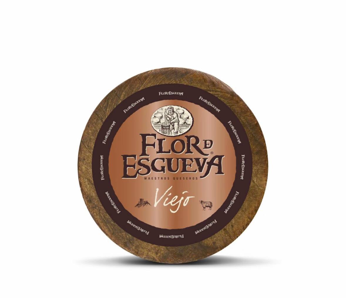 Queso español Flor de Esgueva Viejo de frente con su etiqueta